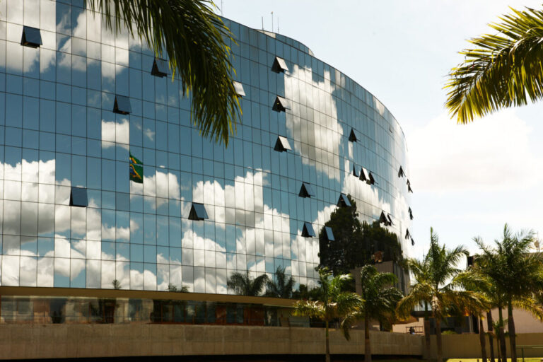 STF identifica uso de comandos ocultos para influenciar IA em processo e comunica OAB e MPF