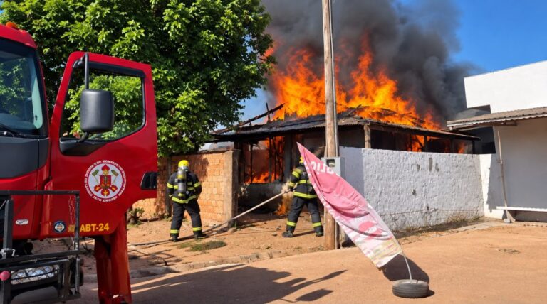 Incêndio atinge casa de madeira e ameaça imóvel vizinho em Guarantã do Norte
