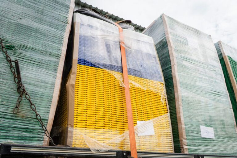 Quatro escolas de Alta Floresta recebem novos pisos modulares